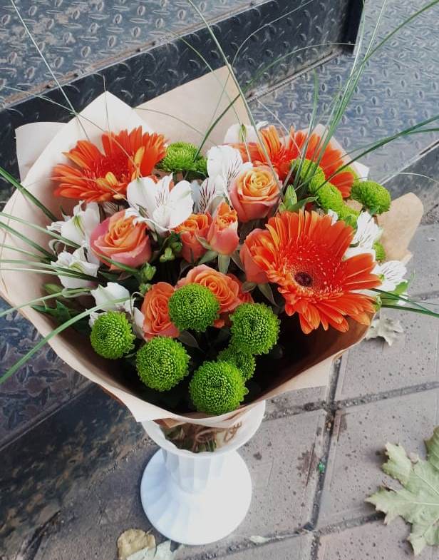 Букет цветов из: Герберы, Хризантемы, Альстромерии и Розы в Устье Вологодская область