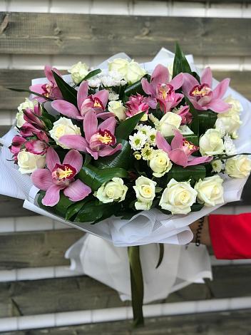 Букет цветов из: Розы и Хризантемы в Устье Вологодская область