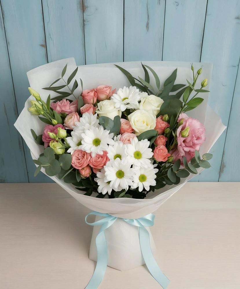 Букет цветов из: Розы, Лизиантусы и Хризантемы в Устье Вологодская область