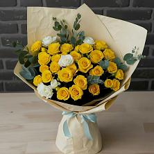 Букет цветов из:  Розы в Устье Вологодская область