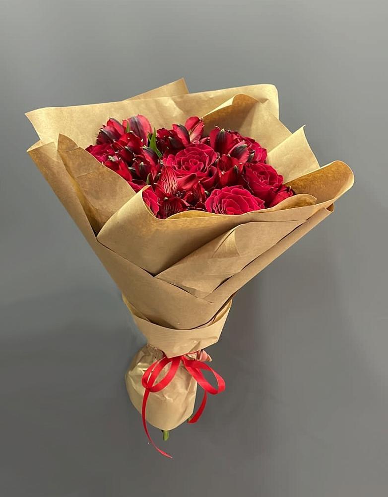 Букет цветов из: Альстромерии и Розы в Устье Вологодская область