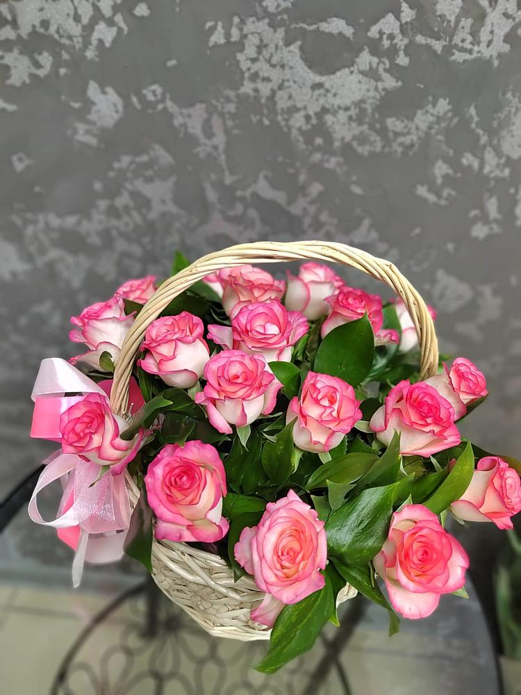 Цветочная композиция из Розы в корзине в Устье Вологодская область