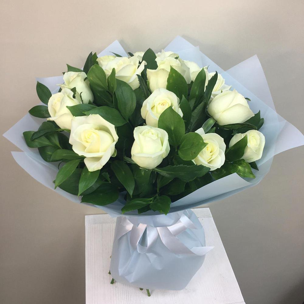 Букет 15 Белых роз Проуд в Устье Вологодская область