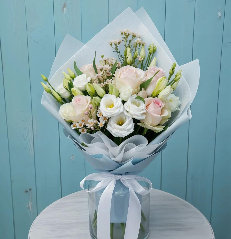 Букет цветов из: Розы и Лизиантусы в Устье Вологодская область