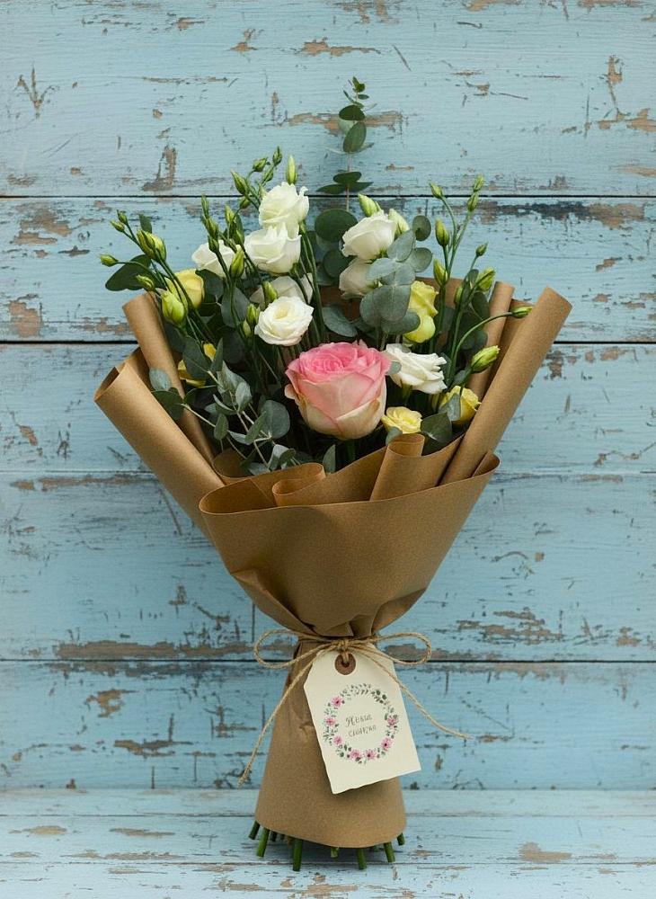 Букет цветов из: Розы и Лизиантусы в Устье Вологодская область