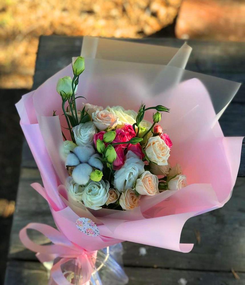 Букет цветов из: Розы и Лизиантусы в Устье Вологодская область