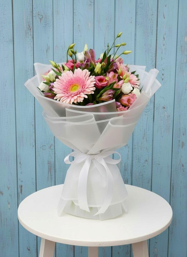 Букет цветов из: Герберы, Альстромерии и Лизиантусы в Устье Вологодская область