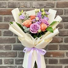 Букет цветов из:  Лизиантусы и Розы в Устье Вологодская область