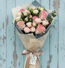 Букет цветов из:  Розы в Устье Вологодская область