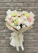 Букет цветов из:  Гвоздики, Розы, Лизиантусы и Хризантемы в Устье Вологодская область