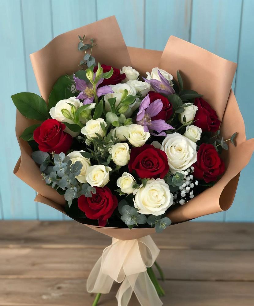Букет цветов из: Розы и Альстромерии в Устье Вологодская область