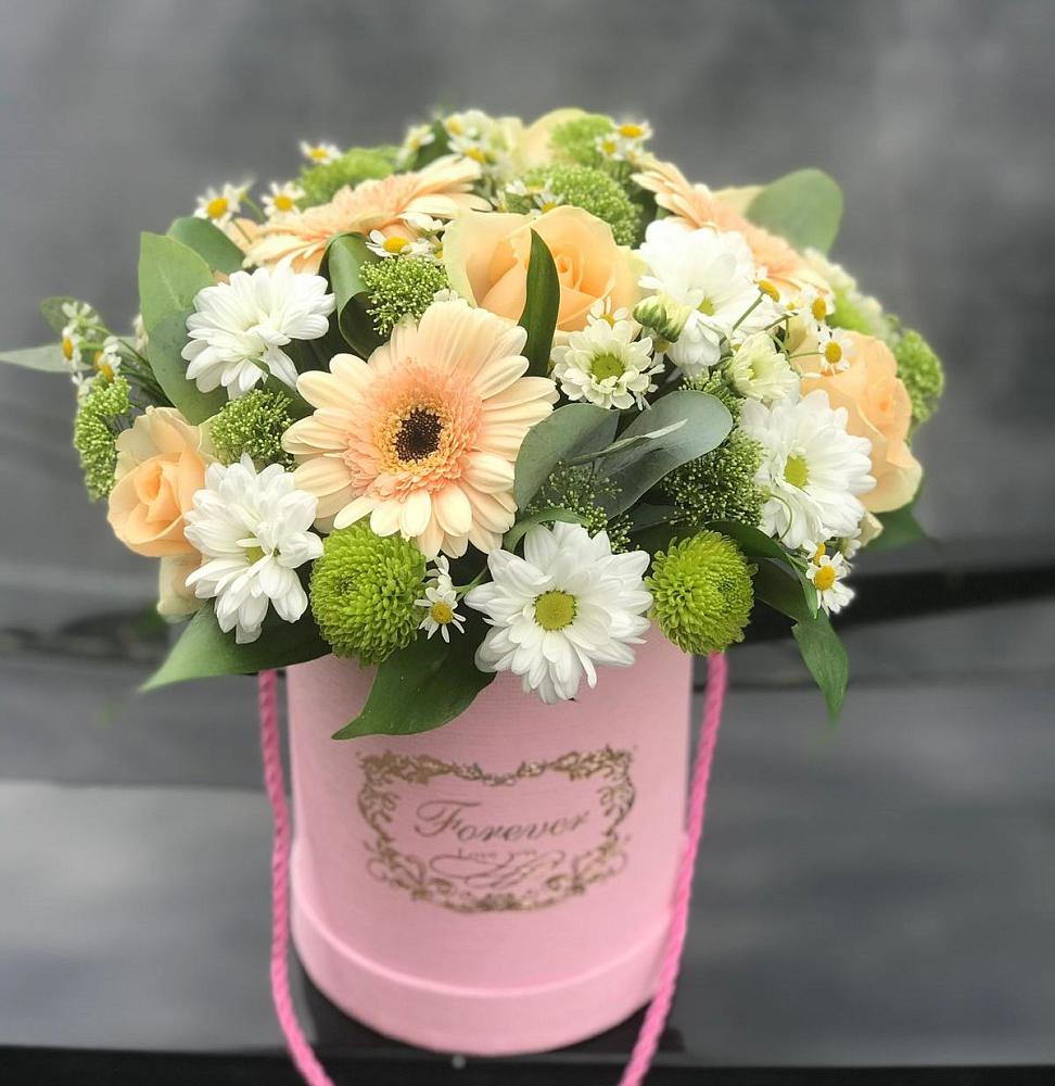 Цветочная композиция из Розы, Герберы и Хризантемы в шляпной коробке в Устье Вологодская область