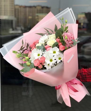 Букет цветов из: Розы, Лизиантусы и Хризантемы в Устье Вологодская область