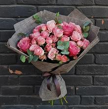 Букет цветов из:  Розы в Устье Вологодская область