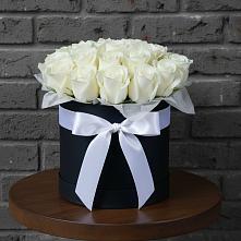 Цветочная композиция из Розы в шляпной коробке в Устье Вологодская область