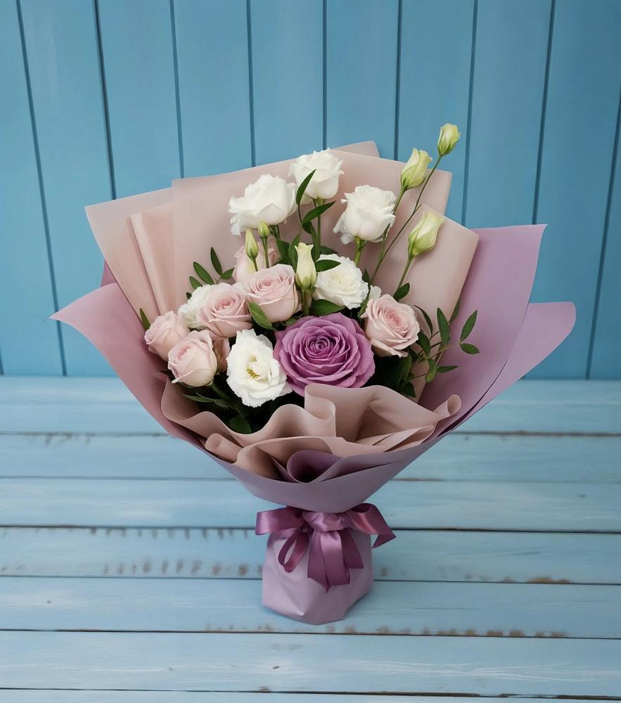 Букет цветов из: Розы и Лизиантусы в Устье Вологодская область